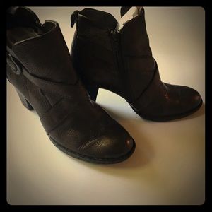 Born Brand Metallic bronze leather bootie Sz 10